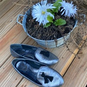 Born shoes in pewter